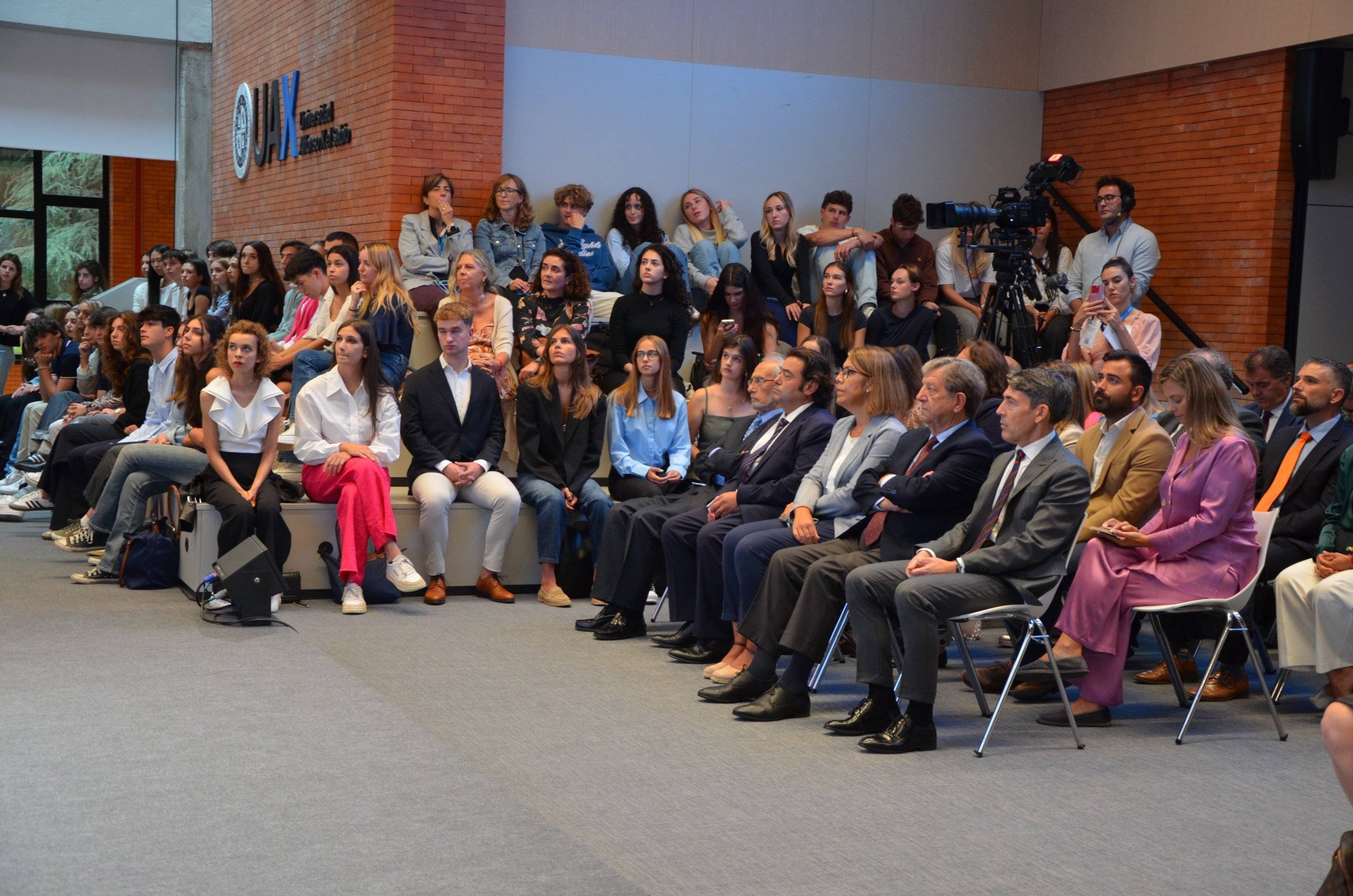 Público asistente al acto de apertura de curso de la UAX.