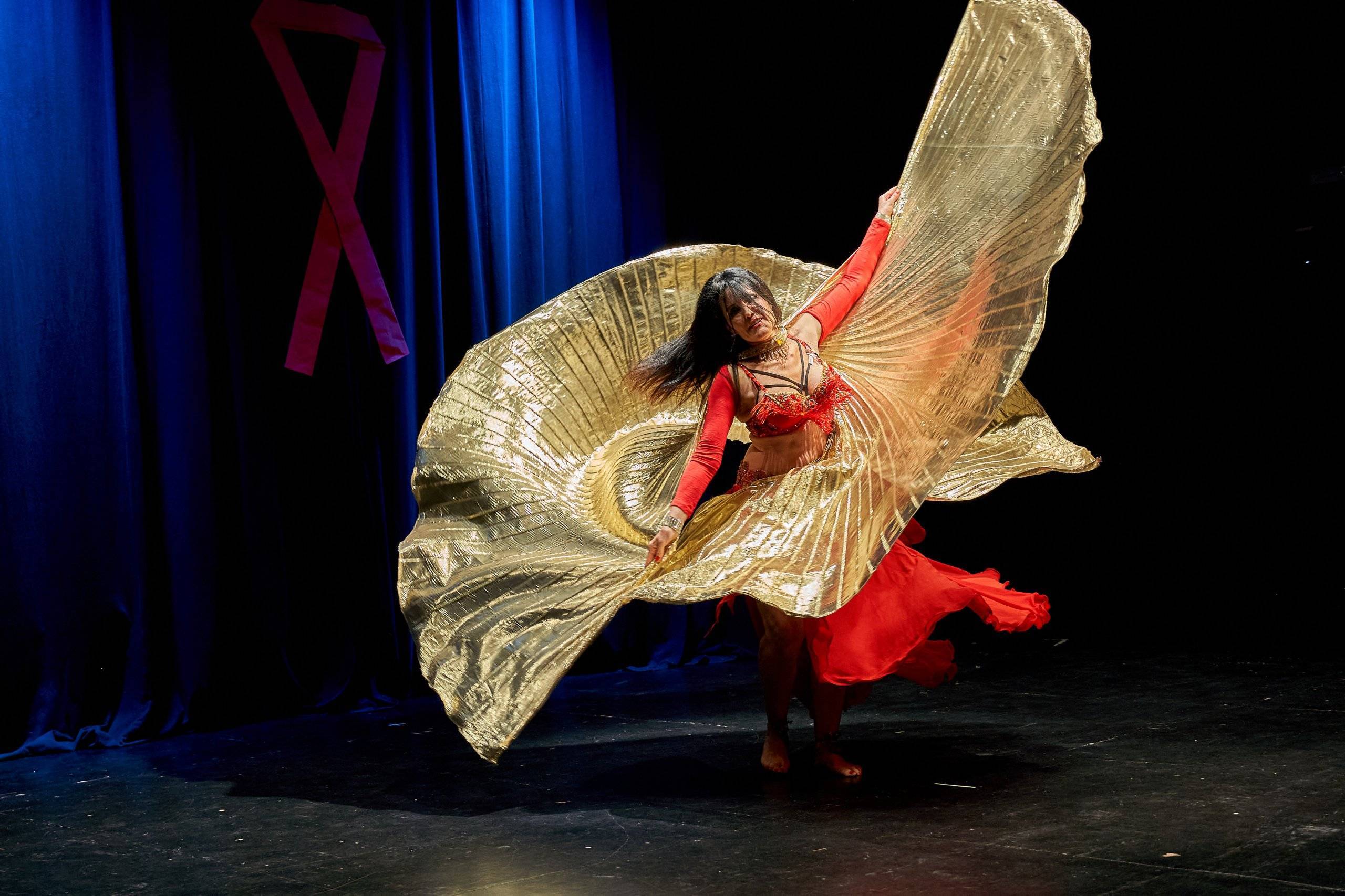 Bailarina actuando en la gala.