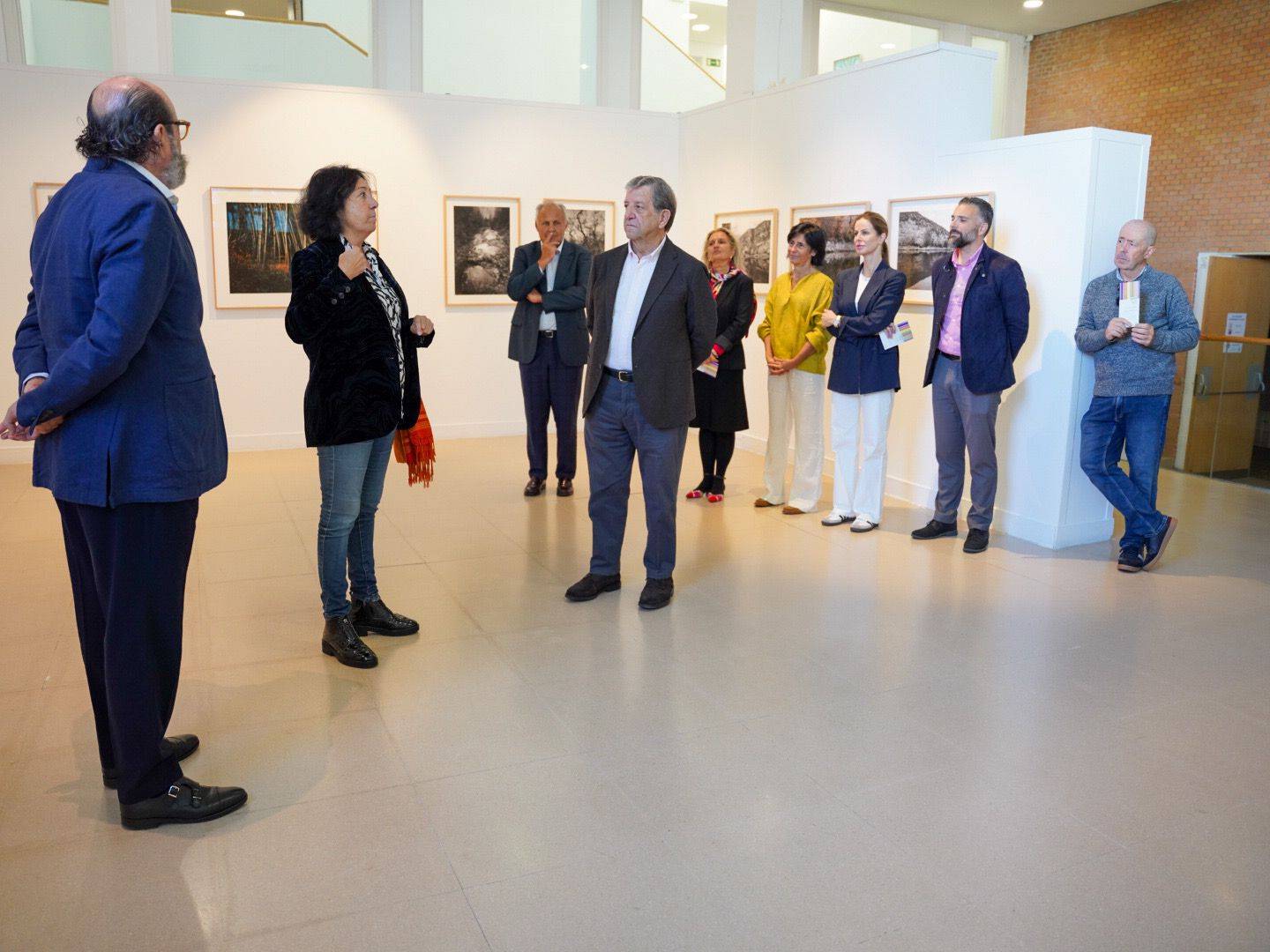 Momento de la inauguración de la exposición "Interiores: fotografías para un paisaje"