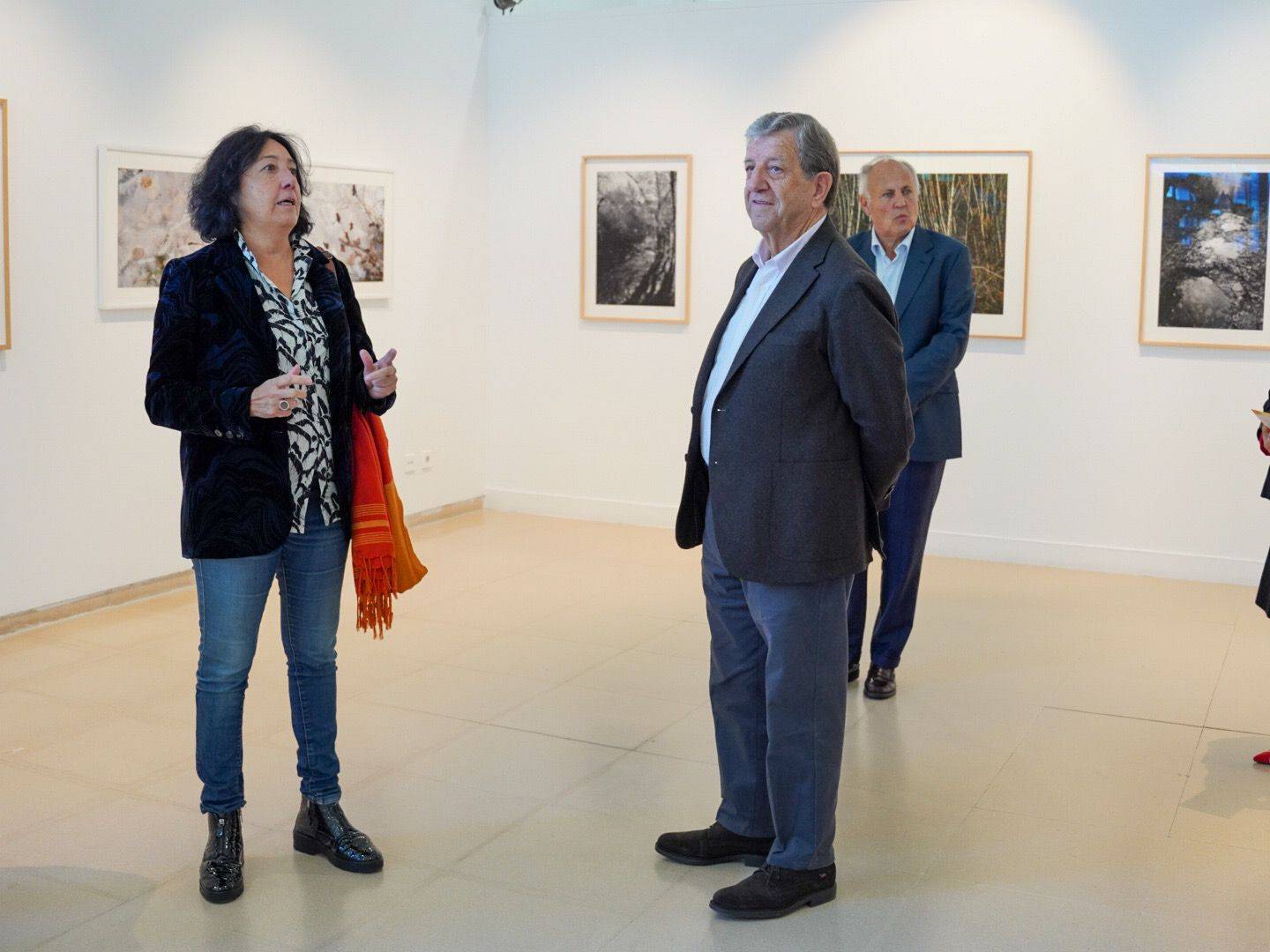 El alcalde, Luis Partida, y la artista Paloma Gómez.