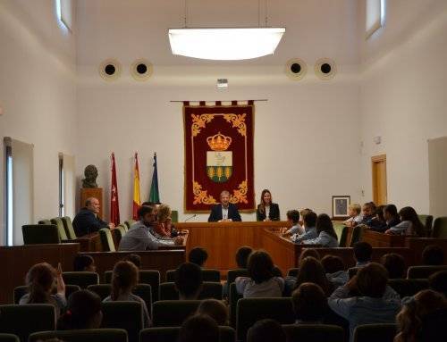 Alumnos del colegio Zola visitan la Casa Consistorial