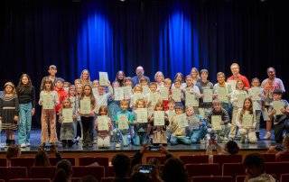 Foto de familia de la entrega de diplomas.