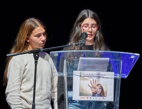 Alumnos del municipio participan en el acto con motivo del 25N