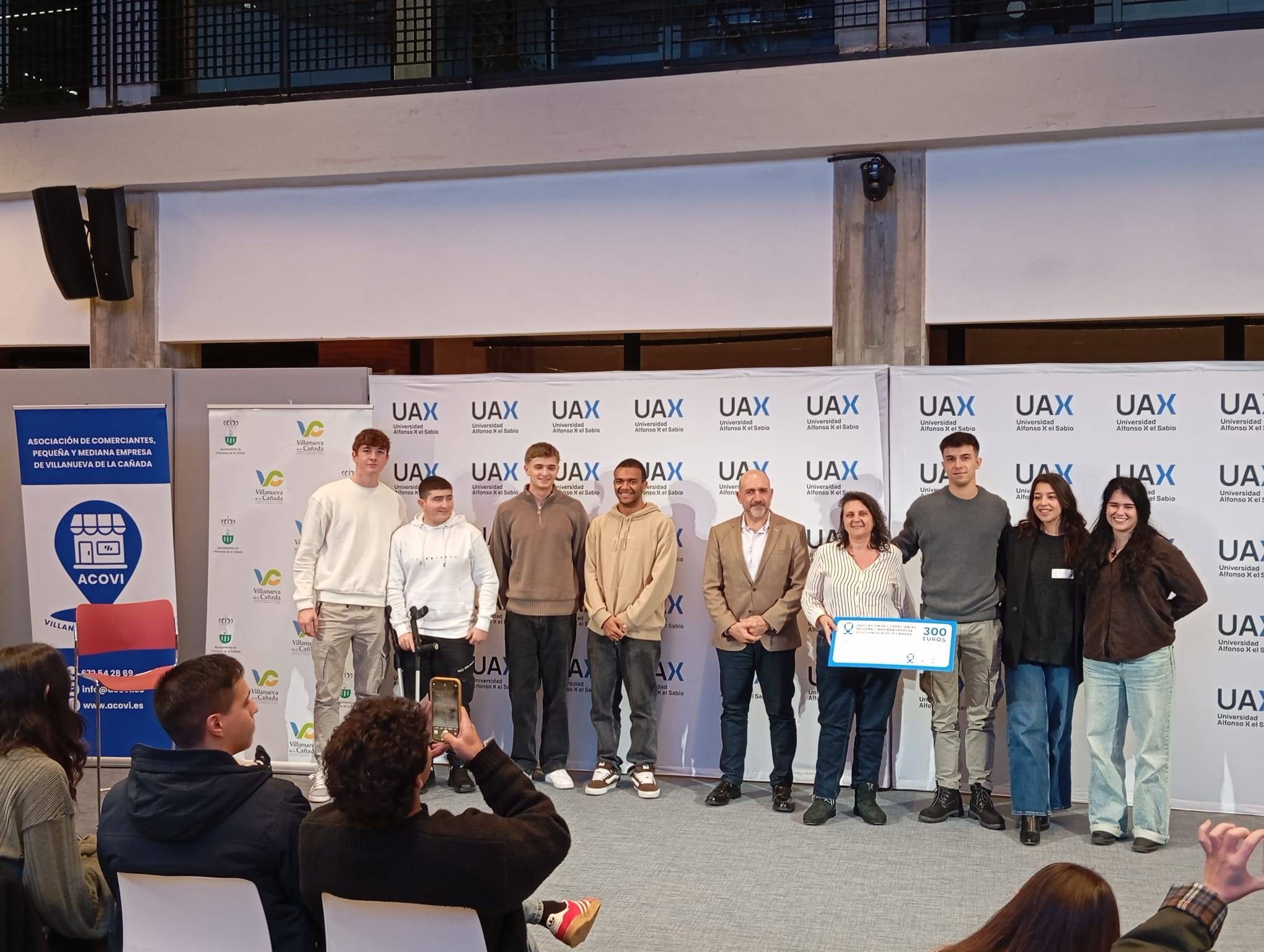 Foto de familia del Hackathon de la UAX.