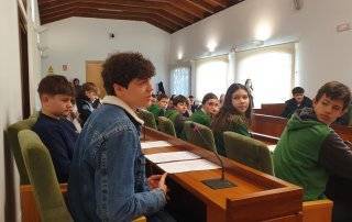 Uno de los alumnos durante su intervención en la sesión plenaria.