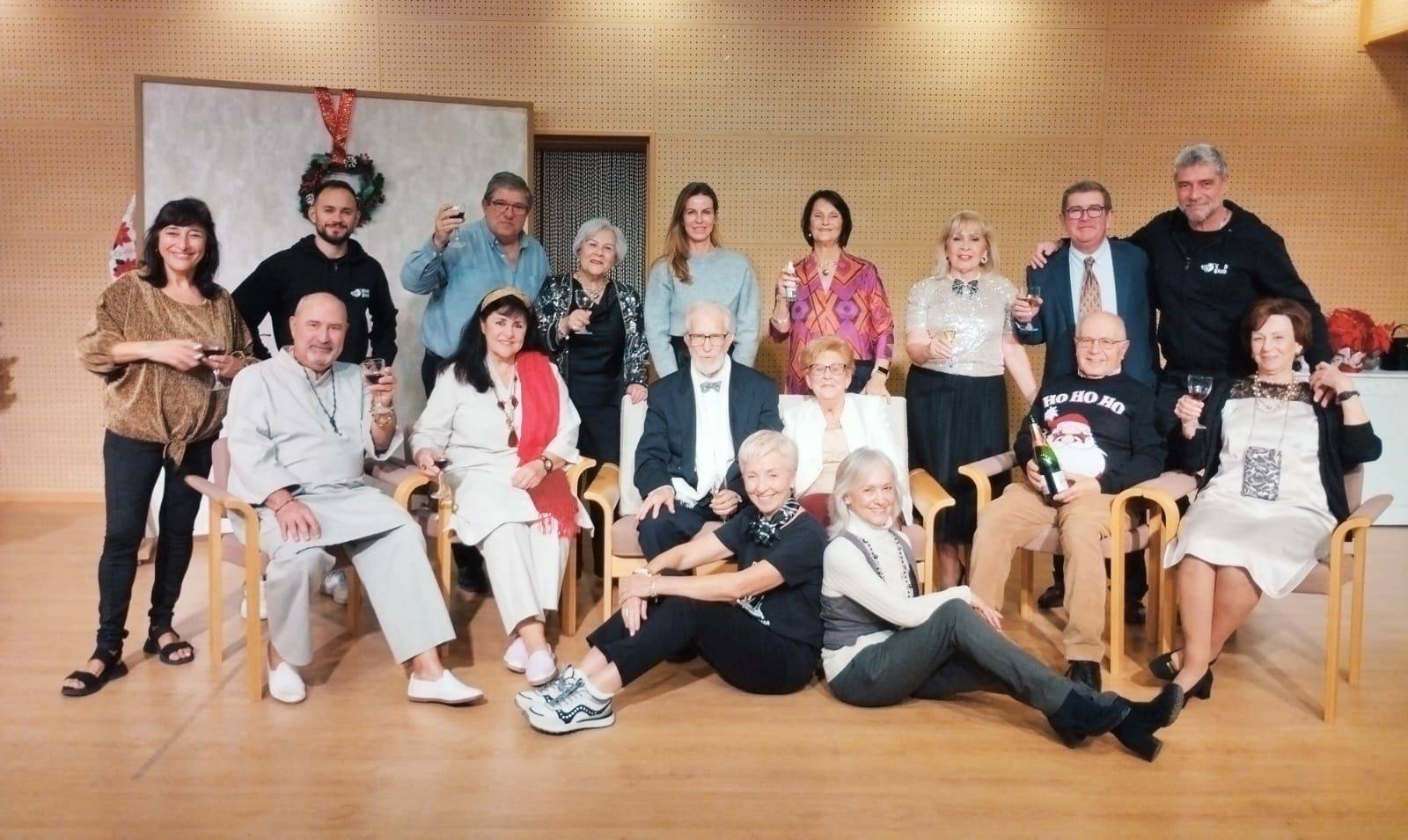 Foto de grupo de la concejala de Mayores y el grupo de teatro Talía.