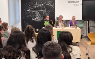 Autoridades durante el acto de bienvenida de defensa de trabajos.