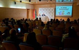 El auditorio del Centro Cívico El Molino durante la presentación del libro "El meme como nueva forma de comunicación social".